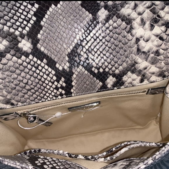 Tory Burch Fleming snakeskin embossed bag - Picture 5 of 12